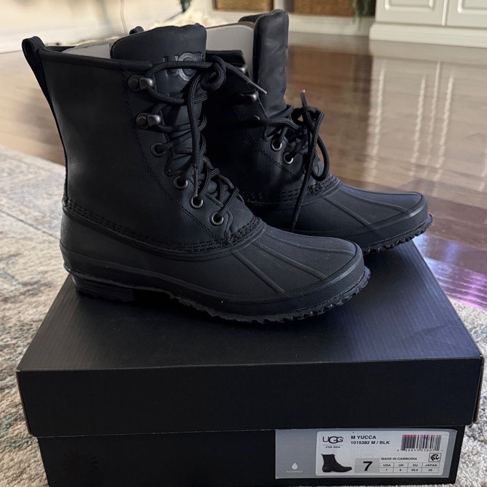 UGG Men's Yucca Black Lace-Up Boots